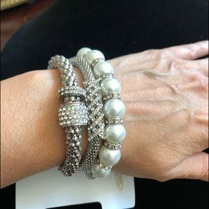 🔥 NWT Ellen Tracy Stretch Pearl/Silver tone bracelet set of three